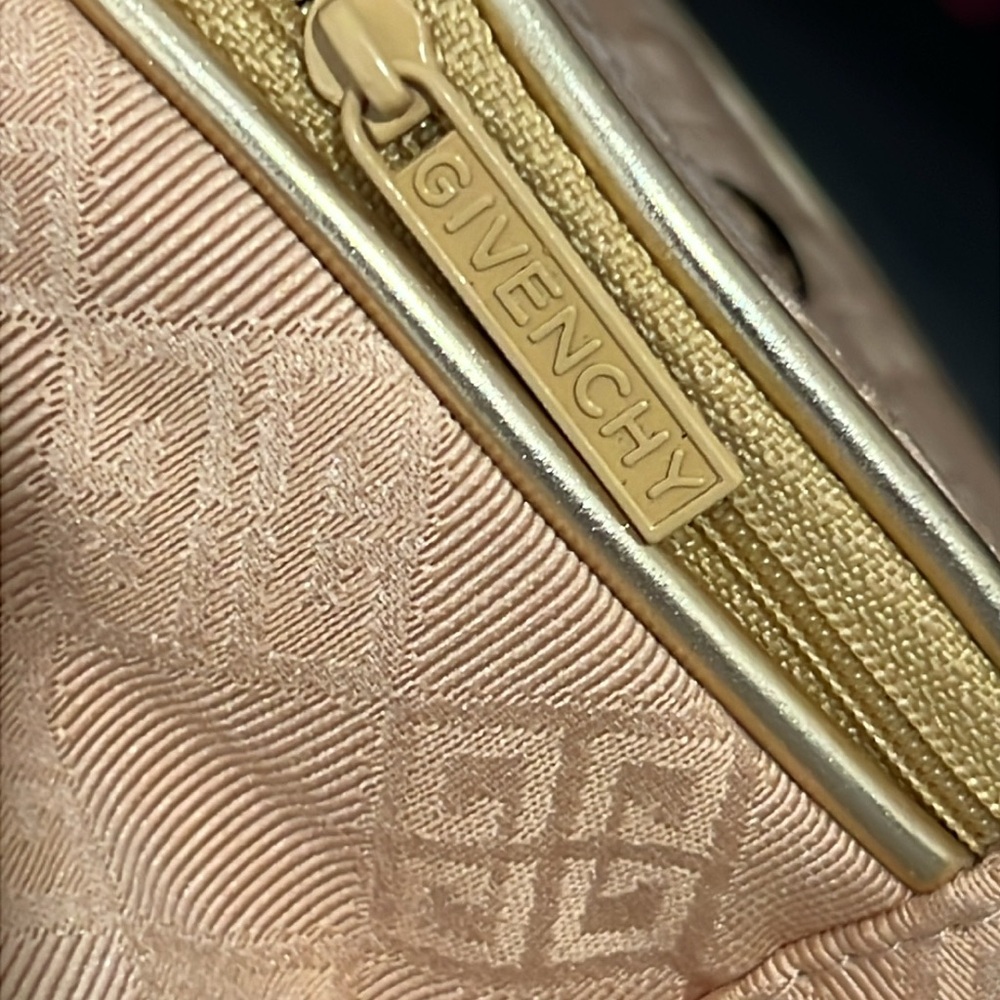 Givenchy - Picture 7 of 10